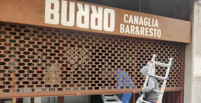 Los bomberos de Santander inspeccionan el Burro Canaglia, que ya prepara su reapertura