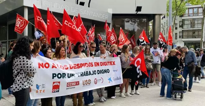 Trabajadores de Digitex se concentran en Santander para evitar su traslado a Jaén y Barcelona