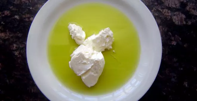 Pato confinado - Receta de yogur labneh casero: el yogur drenado que parece un queso