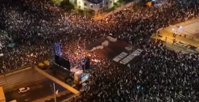 Decenas de miles de israelíes protestan contra la reforma judicial de Netanyahu en la 17ª manifestación semanal