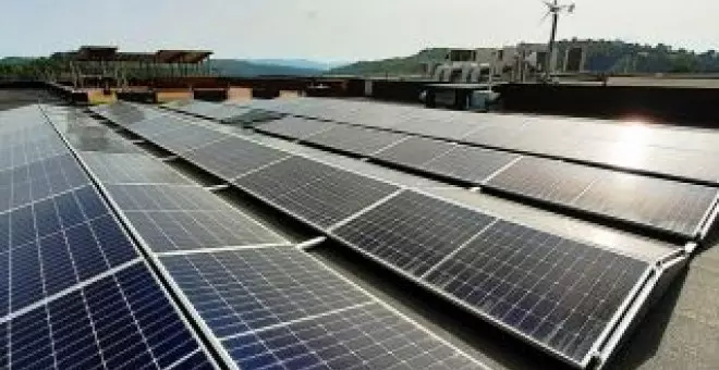 Una empresa española de puntos de recarga genera más energía de la que consume gracias a sus placas solares