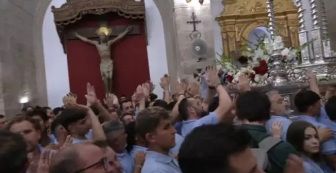 Sale en procesión la Virgen de la Cabeza de Andújar, una de las romerías más antiguas y multitudinarias de España