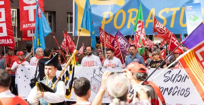 "Si no hay acuerdo, habrá bronca": Los sindicatos enseñan los dientes en Oviedo en un 1º de mayo multitudinario