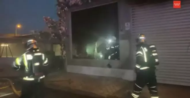 Aparatoso incendio en un polígono industrial en Madrid