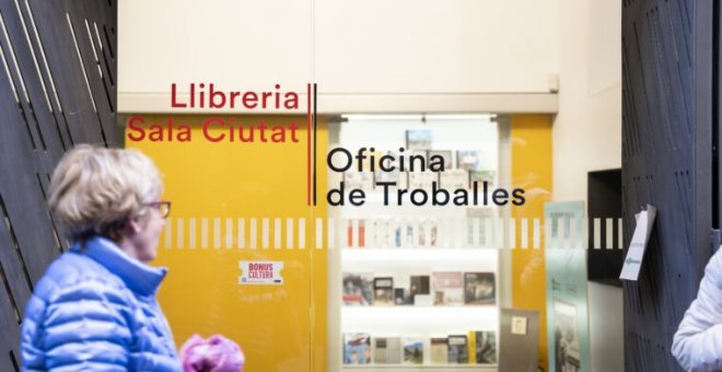 La Oficina de Objetos Perdidos de Barcelona devuelve a sus propietarios un 30% de las pertenencias extraviadas
