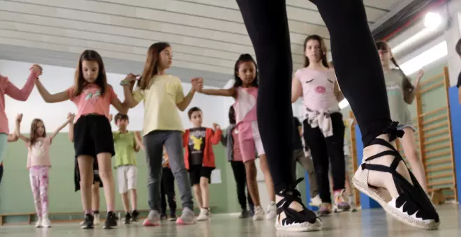 La sardana està de moda: de dansa tradicional a fer ballar els joves a les discoteques