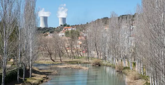 Apostar por las energías limpias o negacionismo climático, modelos contrarios para Castilla-La Mancha entran en juego el 28M