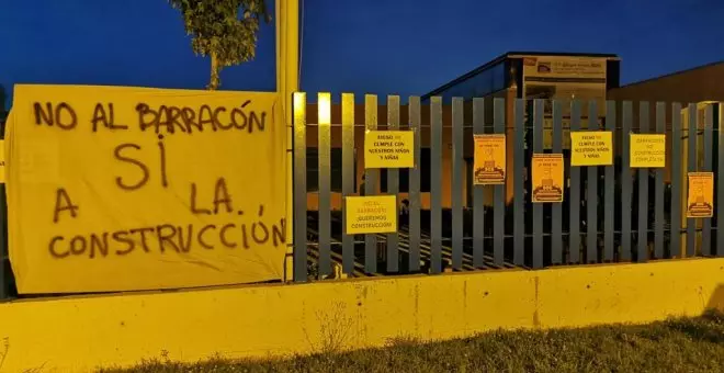 Familias de Madrid se encierran para exigir el fin de las obras en las escuelas públicas
