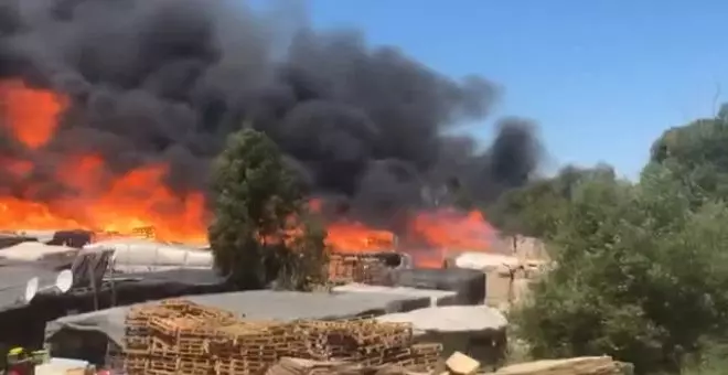 Arde un asentamiento chabolista en la localidad onubense de Palos de la Frontera