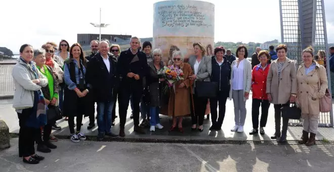 San Vicente de la Barquera estrena monumento en homenaje a las rederas