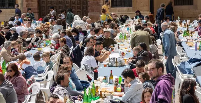 Galería: así fue la comida en la calle del Oviedo Redondo