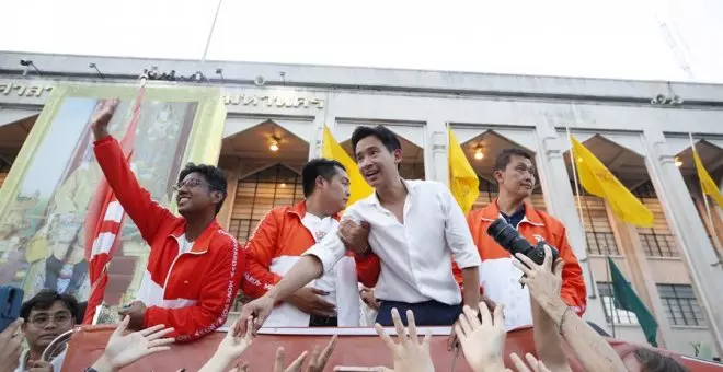 La oposición tailandesa negocia un Gobierno de coalición tras derrotar a los promilitares en las elecciones
