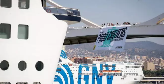 La CUP reclama la "desaparició" dels creuers a Barcelona amb una acció al Port