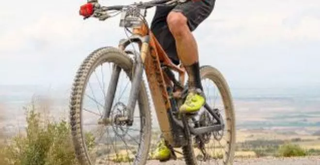 Así se comporta una de las mejores bicicletas eléctricas de Orbea en una dura travesía por el desierto de los Monegros