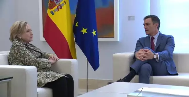 Pedro Sánchez se reúne con Hillary Clinton en Moncloa