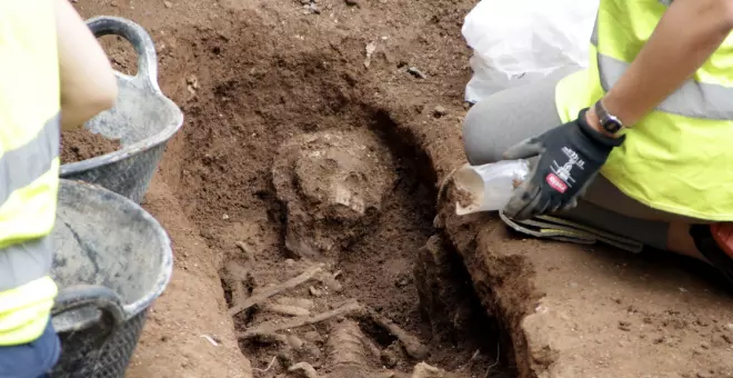 Surten a llum set tombes de l'època romana a les obres de la Via Laietana de Barcelona