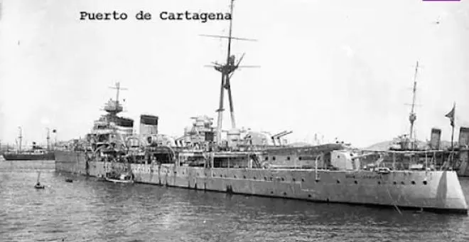 El crucero "Miguel de Cervantes" atacado por un submarino italiano (1936)