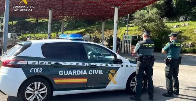 Detenida una pareja por no pagar 17 repostajes en una gasolinera de Hoznayo y por dos hurtos