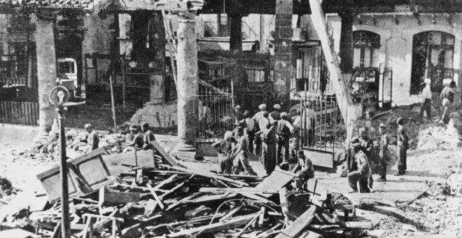 Un minuto, 226 muertos: la memoria del bombardeo fascista de Granollers emerge de los escombros