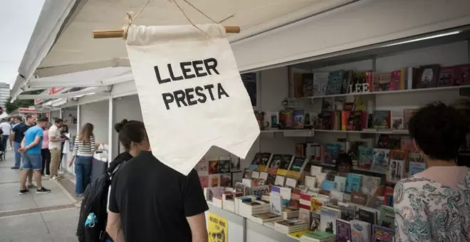 Galería: la FELIX llena de literatura el centro de Xixón