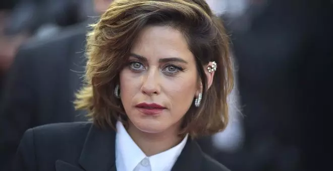 Procesan a la actriz María León por atentado y lesiones a una agente de Policía