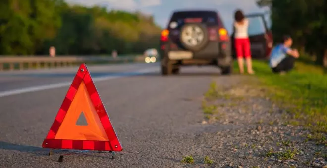 Los triángulos en caso de avería o accidente dejarán de ser obligatorios en autopistas y autovías desde este sábado