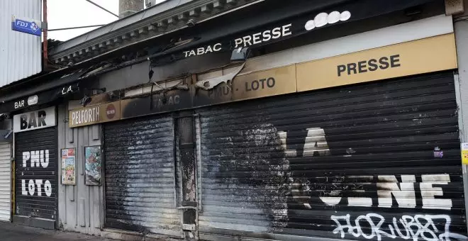 Vehículos quemados y destrozos en las calles en la cuarta noche de disturbios en Francia