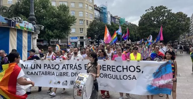 Multitudinaria manifestación del Orgullo LGTBIQ+ por las calles de Santander: "Ni un paso atrás en derechos"
