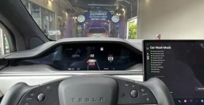 Si tienes un Tesla, haz esto o tu coche eléctrico prácticamente se 'autodestruirá' al lavarlo