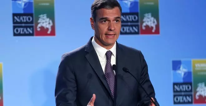 Sánchez acusa a Feijóo de tapar sus pactos con Vox con invenciones sobre Correos