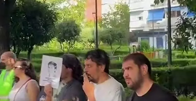 Los activistas antidesahucios se concentran para evitar el desalojo del edificio La Dignidad de Móstoles
