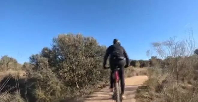 Sánchez aprovecha la jornada de reflexión para montar en bicicleta por la sierra de Madrid
