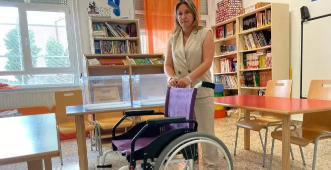 ASAG cede tres sillas de ruedas al Ayuntamiento para su uso en los colegios electorales
