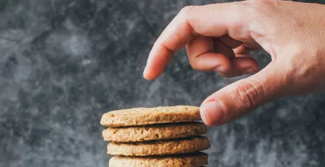 'Cookie jarring': por qué la gente sigue flirteando cuando tiene pareja