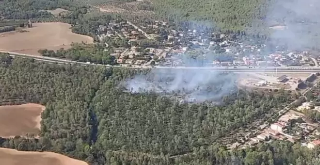 Dos incendis gairebé simultanis al Perelló i Mont-roig del Camp en un dimarts marcat pel vent