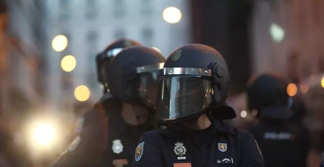 Este es el casco definitivo para usar en patinete o bicicleta, con luz  integrada y ventilación extrema