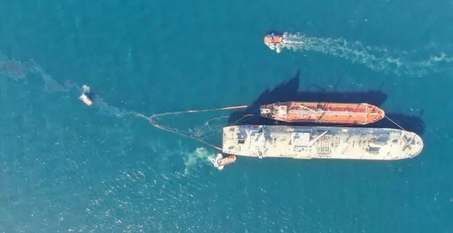 El puerto de Gibraltar retoma su actividad tras un vertido de unos 2.000 litros de petróleo