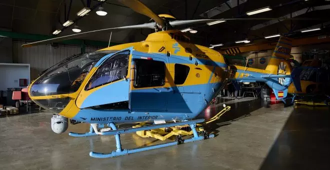 El piloto herido al estrellar un helicóptero de la DGT aterrizaba para comer en un restaurante