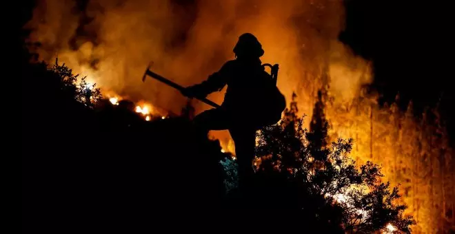 El incendio de Tenerife afecta a más de 2.600 hectáreas y provoca el confinamiento de algunas zonas