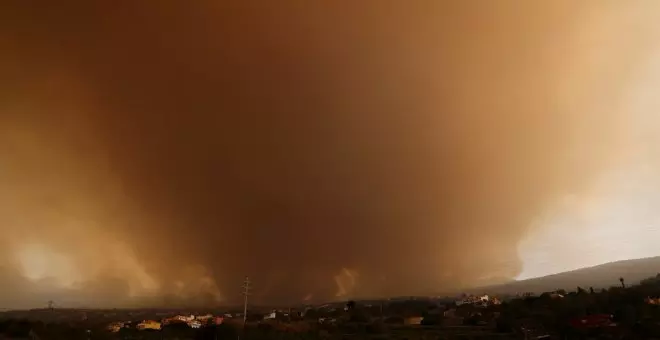 Los equipos de emergencia están cerca de contener el incendio en Tenerife, pero la calidad del aire empeora