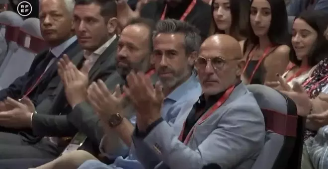 El seleccionador nacional, Luis de la Fuente, censura a Rubiales tras aplaudir su discurso machista