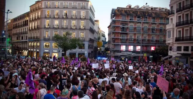 "No es un pico, es una agresión": el feminismo muestra su fuerza en Madrid para exigir la salida de Rubiales
