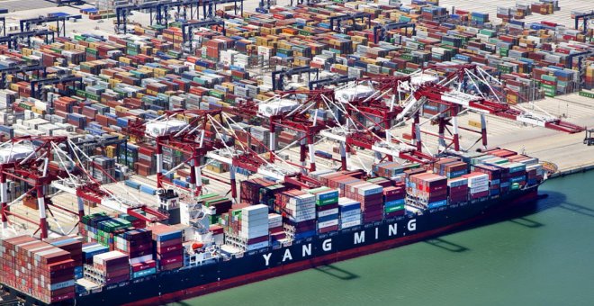 El Port de Barcelona mantiene una buena salud financiera pese a la caída del tráfico por la incertidumbre económica