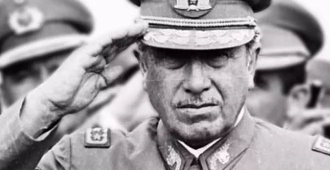 El Gobierno retirará a Pinochet la medalla que le concedió el franquismo en 1975