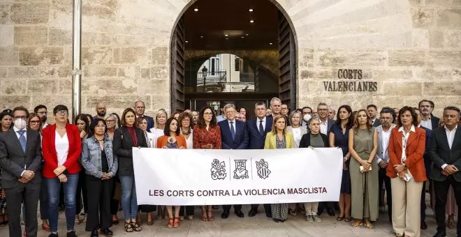 PP y Vox suprimen el término "violencia machista" de la pancarta de Les Corts Valencianes contra los feminicidios