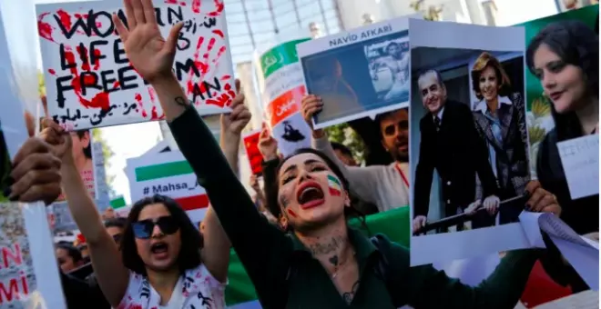 El régimen iraní instaura un estado de terror contra las mujeres a un año del asesinato de Mahsa Amini