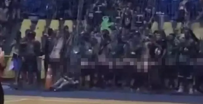 Un grupo de universitarios simulan una masturbación colectiva durante un partido de voleibol femenino en Brasil