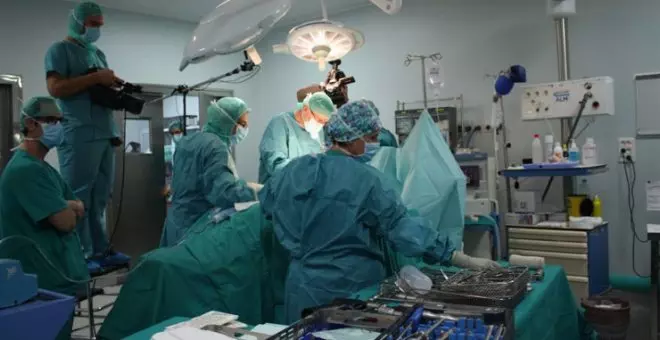 Los médicos volverán a operar por las tardes "de manera inmediata"