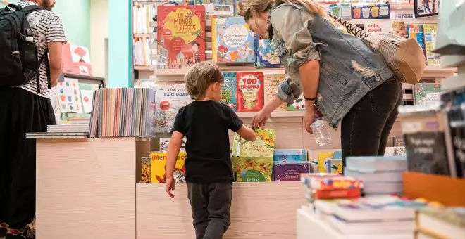 'La niña que tenía dos papás' y otros libros que Vox ha retirado del área infantil de la biblioteca de Burriana