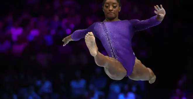 Simone Biles alcanza los 23 oros mundiales tras imponerse en barra y suelo